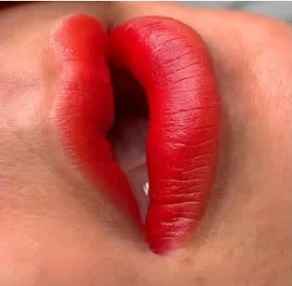 Kết quả phun môi sắc đỏ tươi